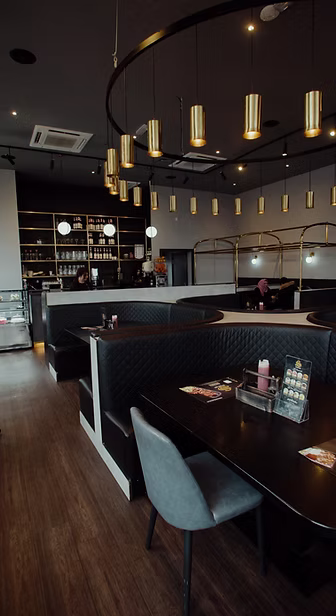 Shimlas restaurant interior